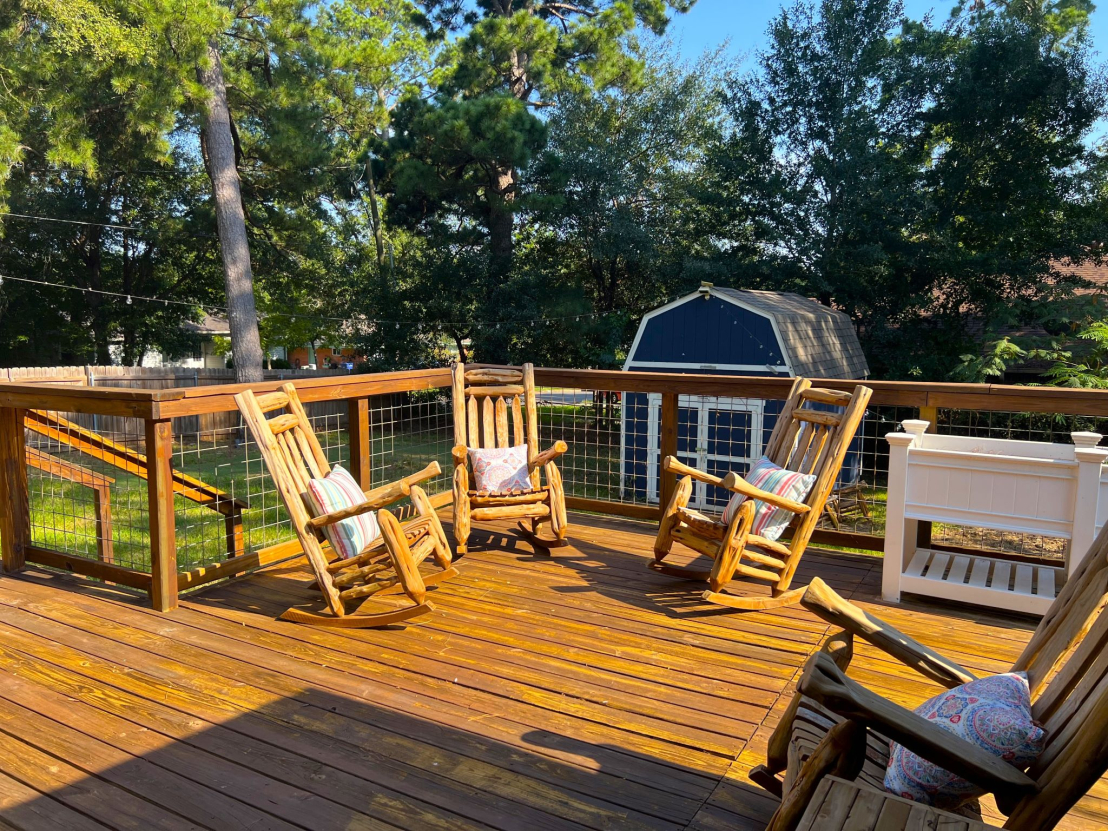 Large Elevated Deck to Enjoy!