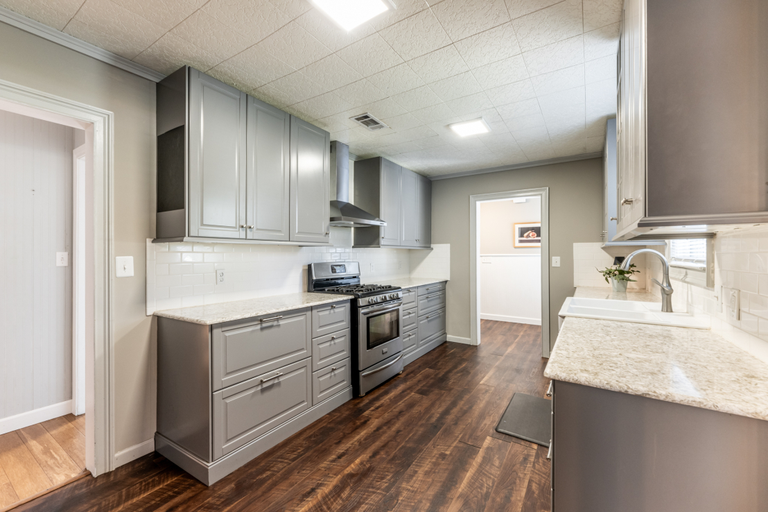 Fabulous Kitchen, Farmhouse Sink, Gas Stove, Great Cabinets.