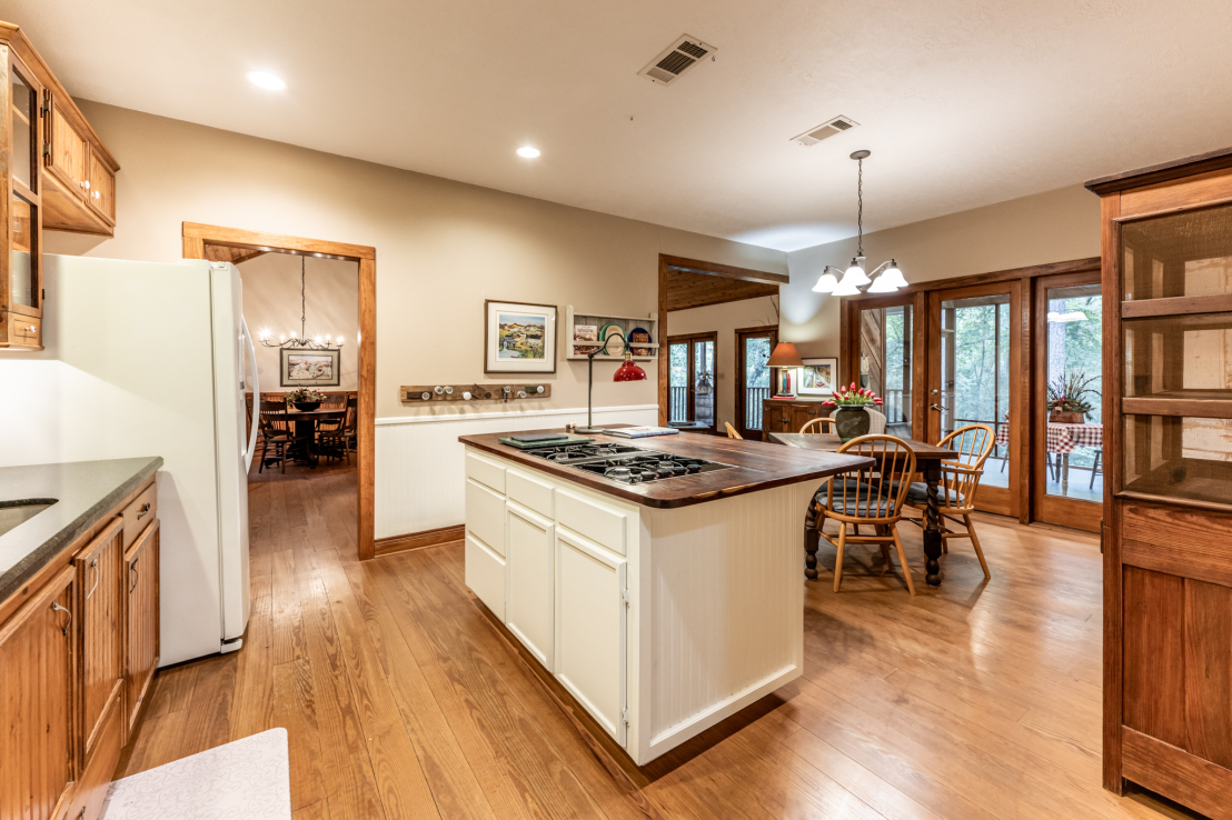 Kitchen/Breakfast area opens to Screen Porch.