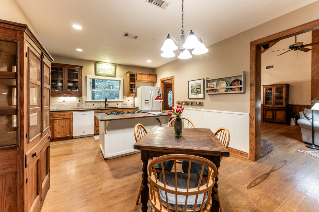 Kitchen & Breakfast Room