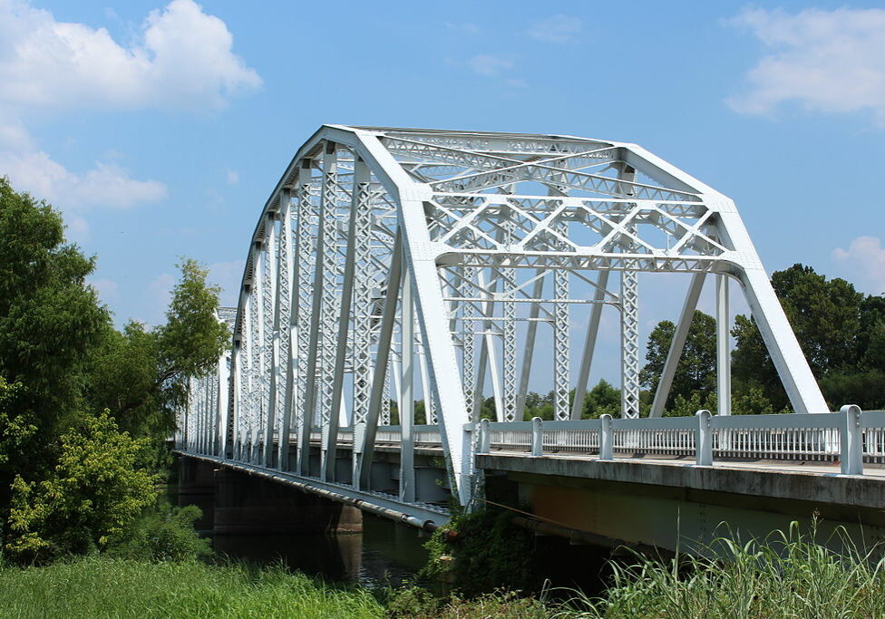 Photo by (c) <a href="https://commons.wikimedia.org/wiki/File:The_Trinity_River_Bridge_exit_view.JPG" title="via Wikimedia Commons">Beth4073</a> / <a href="https://creativecommons.org/licenses/by-sa/3.0">CC BY-SA</a>