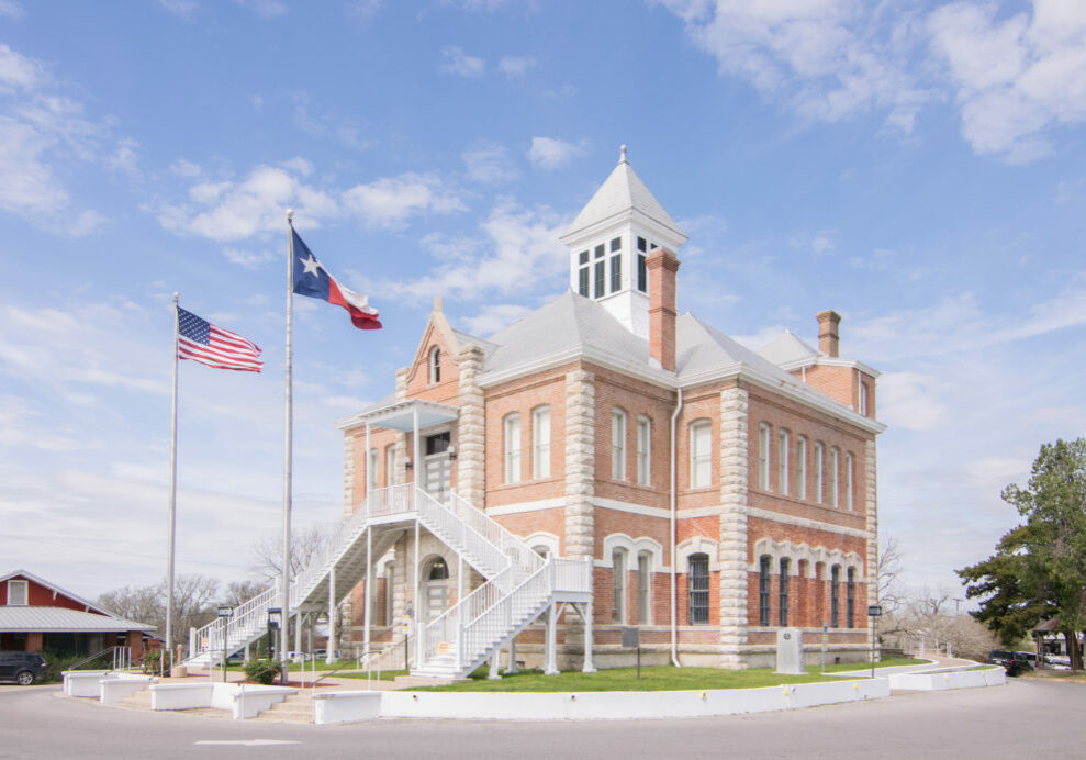 Photo by (c) <a href="https://commons.wikimedia.org/wiki/File:Grimes_County_Courthouse,_Anderson,_Texas_1803091126_(40711037292).jpg" title="via Wikimedia Commons">Patrick Feller from Humble, Texas, USA</a> / <a href="https://creativecommons.org/licenses/by/2.0">CC BY</a>